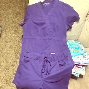 Scrub set